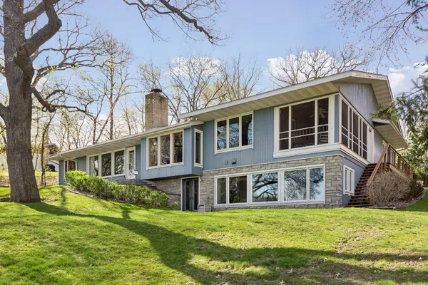 $1,100,000 | 7831 50th Street North, Lake Elmo, MN 55042