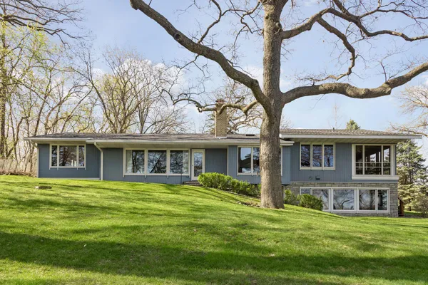 $1,100,000 | 7831 50th Street North, Lake Elmo, MN 55042