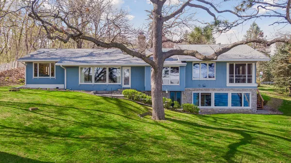 $1,100,000 | 7831 50th Street North, Lake Elmo, MN 55042