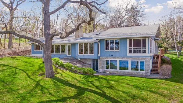 $1,100,000 | 7831 50th Street North, Lake Elmo, MN 55042