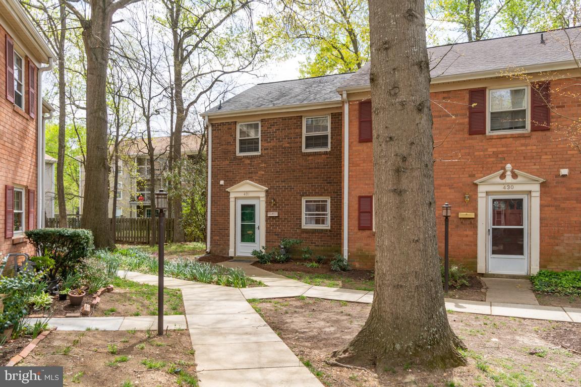 431 Greenbrier Ct., Unit 431 Fredericksburg, VA 22401 - Photo 2 of 49