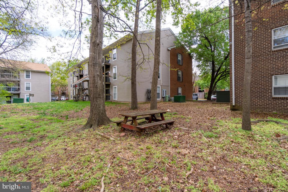 431 Greenbrier Ct., Unit 431 Fredericksburg, VA 22401 - Photo 4 of 49