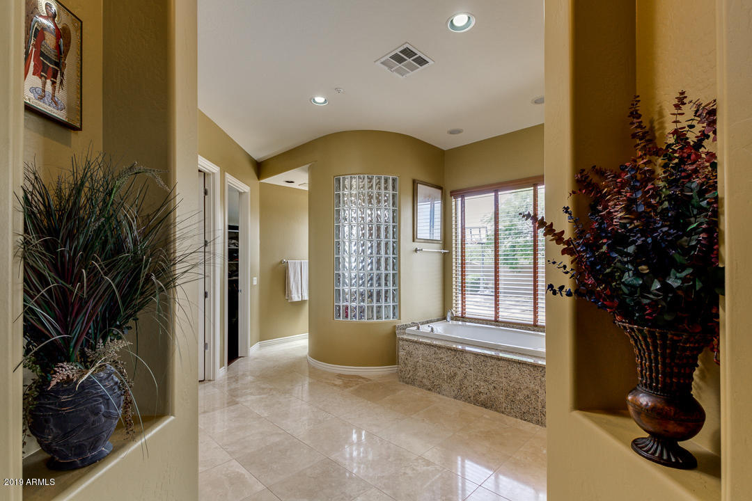 9716 East Lofty Point Road Scottsdale, AZ 85262 - Photo 6 of 95 Spacious Master Bathroom