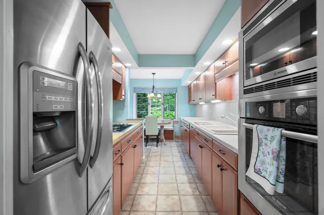 $639,900 | 60 Peninsula Drive, Stratham, NH 03885