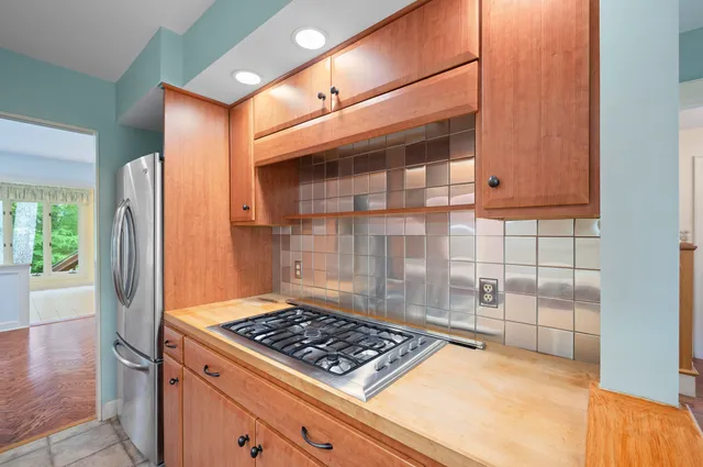 $639,900 | 60 Peninsula Drive, Stratham, NH 03885