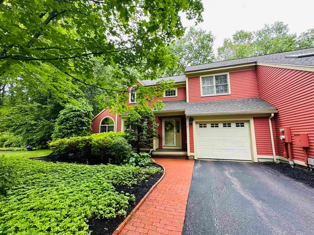 $639,900 | 60 Peninsula Drive, Stratham, NH 03885