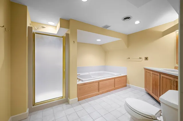 $639,900 | 60 Peninsula Drive, Stratham, NH 03885