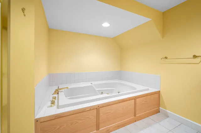 $639,900 | 60 Peninsula Drive, Stratham, NH 03885