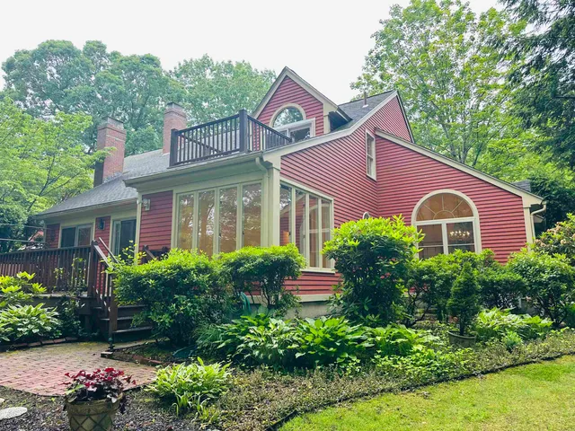 $639,900 | 60 Peninsula Drive, Stratham, NH 03885