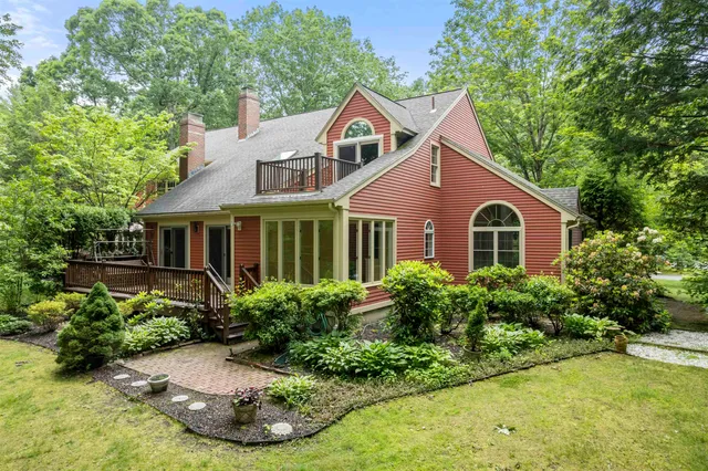 $639,900 | 60 Peninsula Drive, Stratham, NH 03885