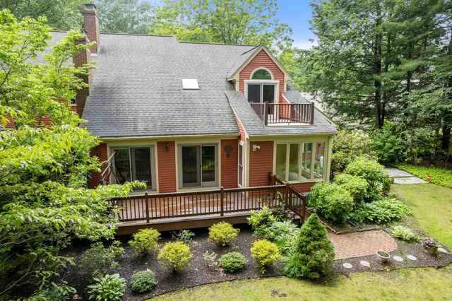 $639,900 | 60 Peninsula Drive, Stratham, NH 03885