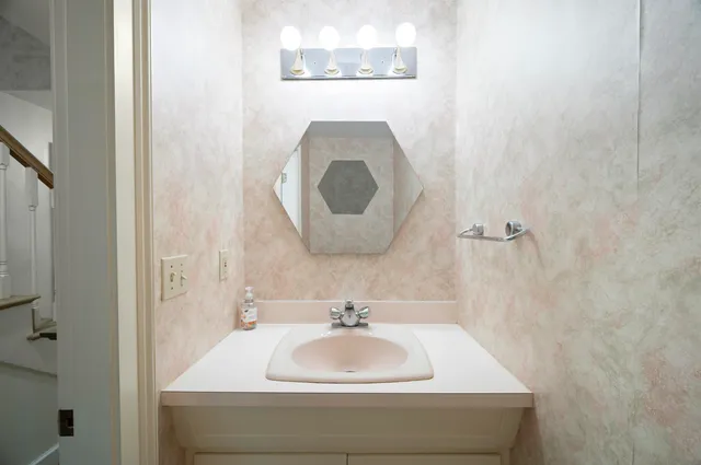 $639,900 | 60 Peninsula Drive, Stratham, NH 03885