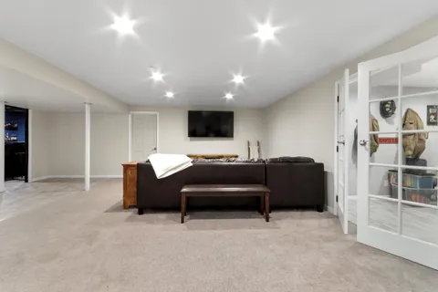 $999,999 | 560 North Boulder Ridge Drive, Lake Geneva, WI 53147