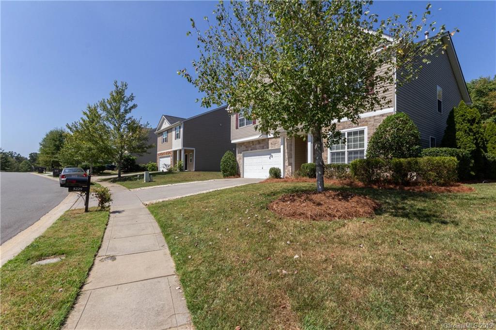 5229 Jewelflower Road Charlotte, NC 28227 - Photo 2 of 36