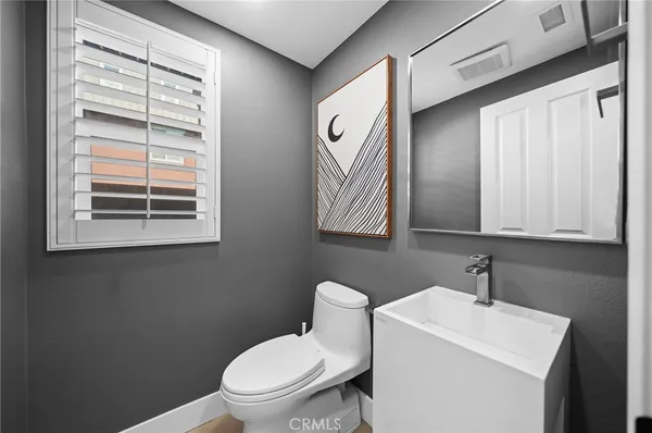 $1,199,999 | 328 Flyers Lane, Tustin, CA 92782