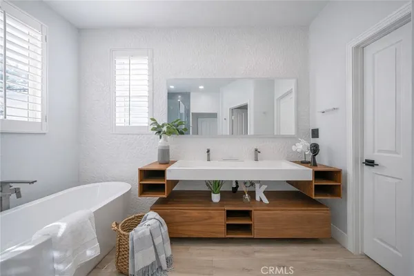 $1,199,999 | 328 Flyers Lane, Tustin, CA 92782