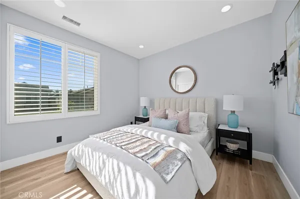 $1,199,999 | 328 Flyers Lane, Tustin, CA 92782