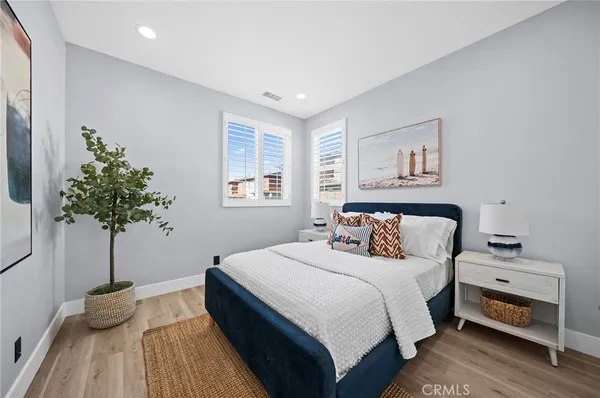 $1,199,999 | 328 Flyers Lane, Tustin, CA 92782