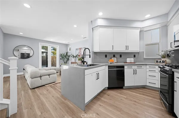 $1,199,999 | 328 Flyers Lane, Tustin, CA 92782