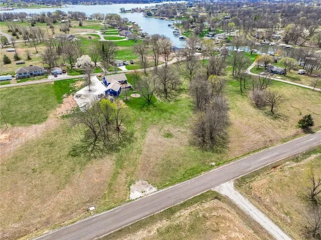 $10,000 | 2209-2210 Lake Viking Terrace, Gallatin, MO 64640