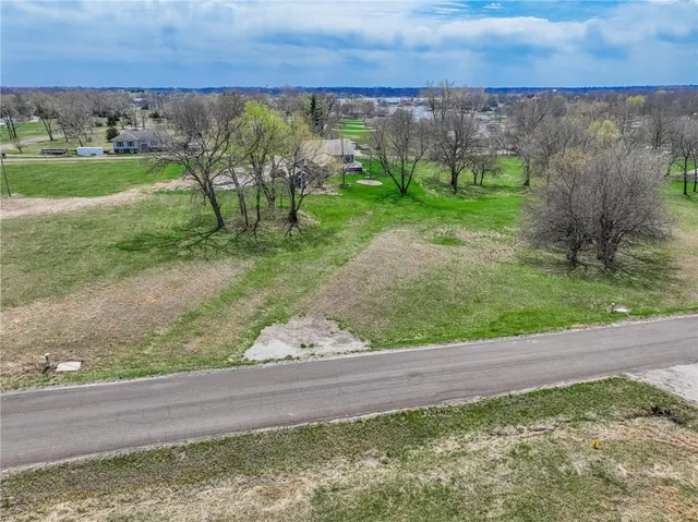 $10,000 | 2209-2210 Lake Viking Terrace, Gallatin, MO 64640