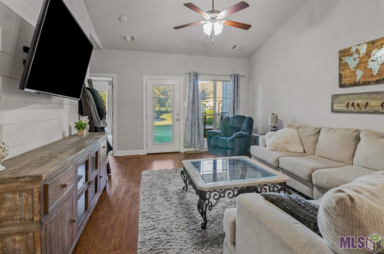 11555 Cottagecreek Road Baton Rouge, LA 70816 - Photo 3 of 22