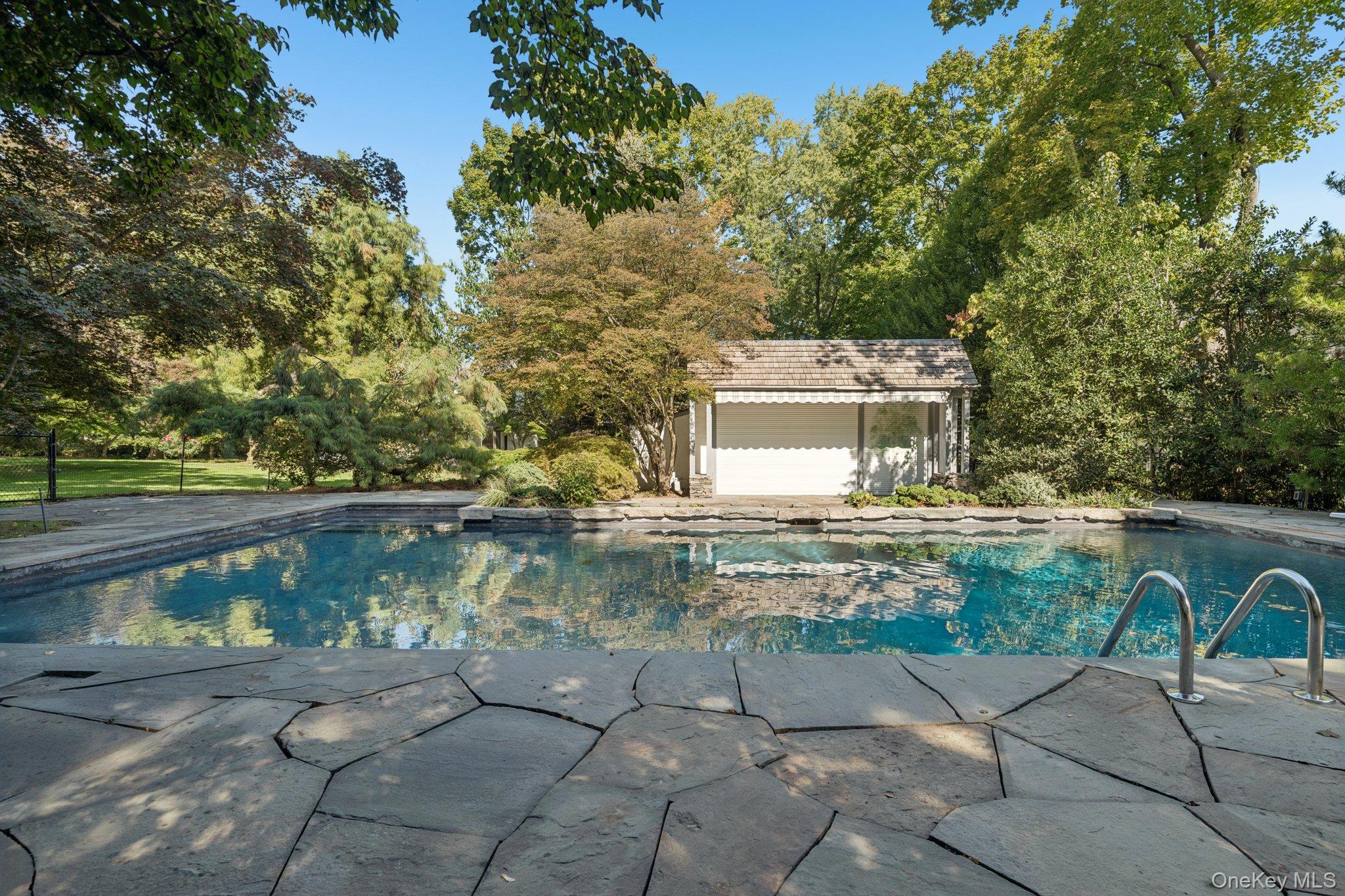 18 Heights Road Manhasset, NY 11030 - Photo 24 of 28