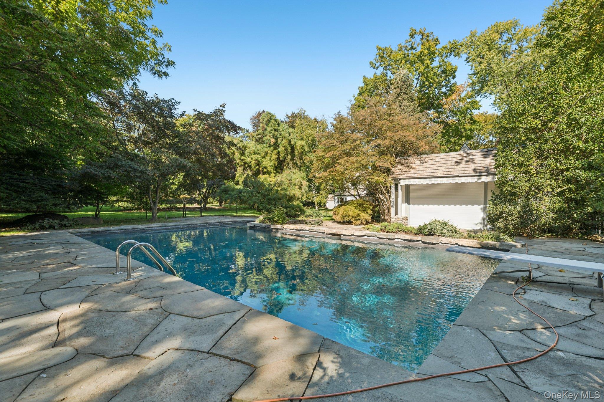 18 Heights Road Manhasset, NY 11030 - Photo 25 of 28