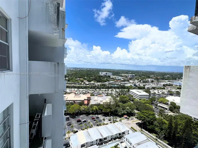 a view of entryway with livingroom
