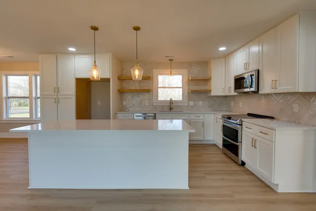 $779,000 | 2194 Hampshire Pike, Columbia, TN 38401