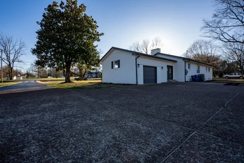 $779,000 | 2194 Hampshire Pike, Columbia, TN 38401