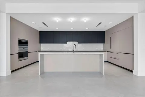 $3,095,000 | 160 Isle Of Venice Drive, Unit 302, Fort Lauderdale, FL 33301