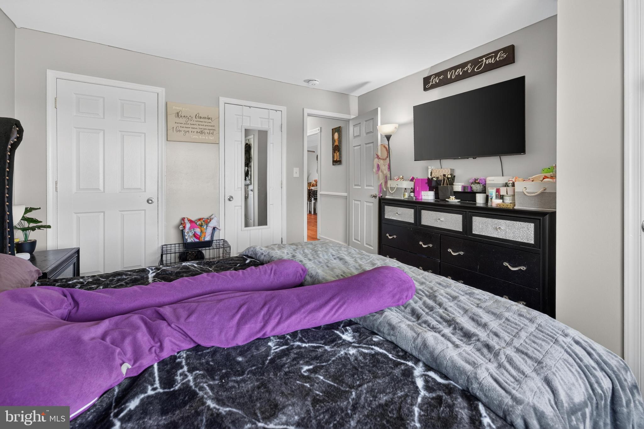 913 Woodchip Road Lumberton, NJ 08048 - Photo 2 of 20 Modern bedroom with stylish decor.