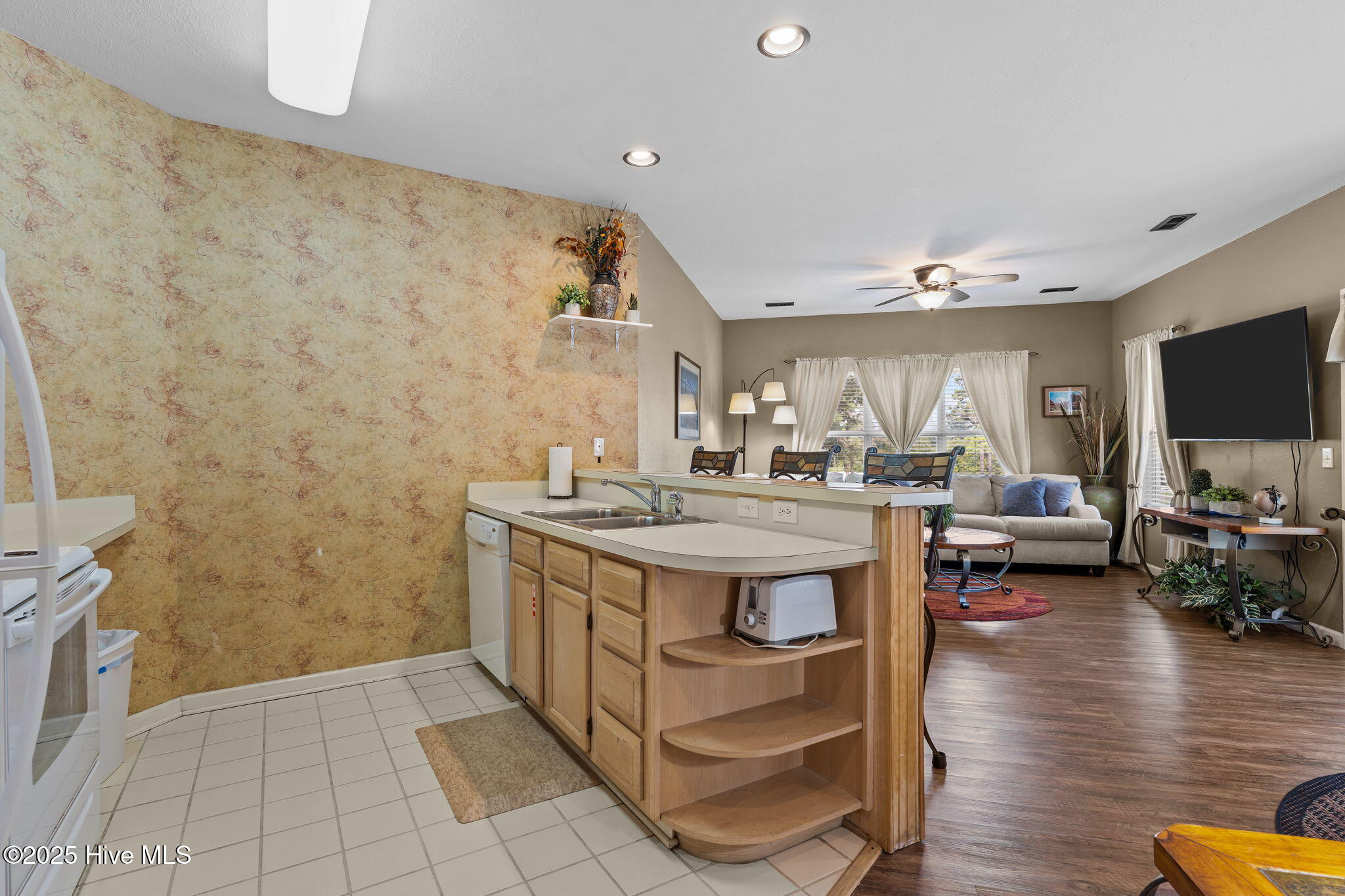 213 Kings Trail, Unit 1004 Sunset Beach, NC 28468 - Photo 18 of 56 27-web-or-mls-BTS09013