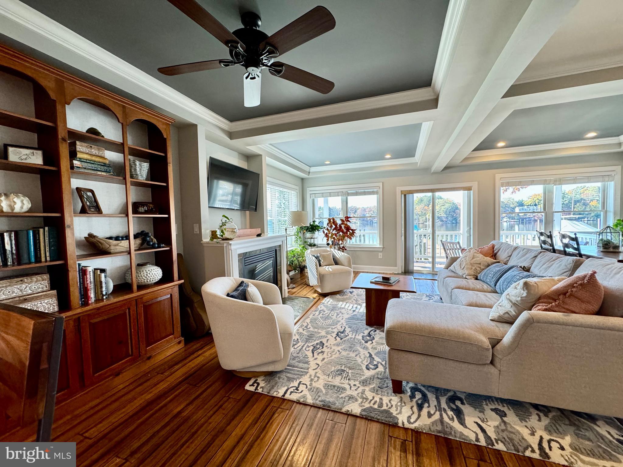 336 Riverside Drive Pasadena, MD 21122 - Photo 11 of 39 Living room