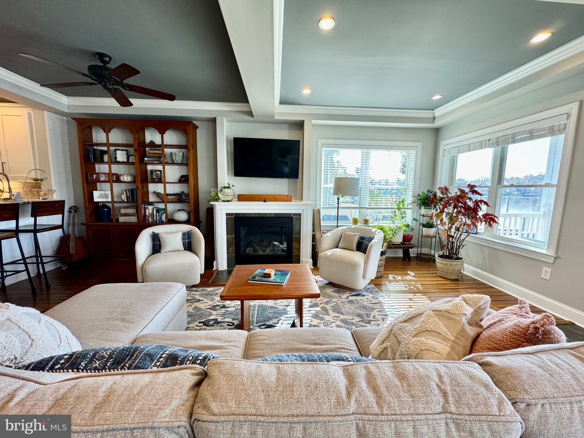 336 Riverside Drive Pasadena, MD 21122 - Photo 17 of 39 Living room as seen from dining