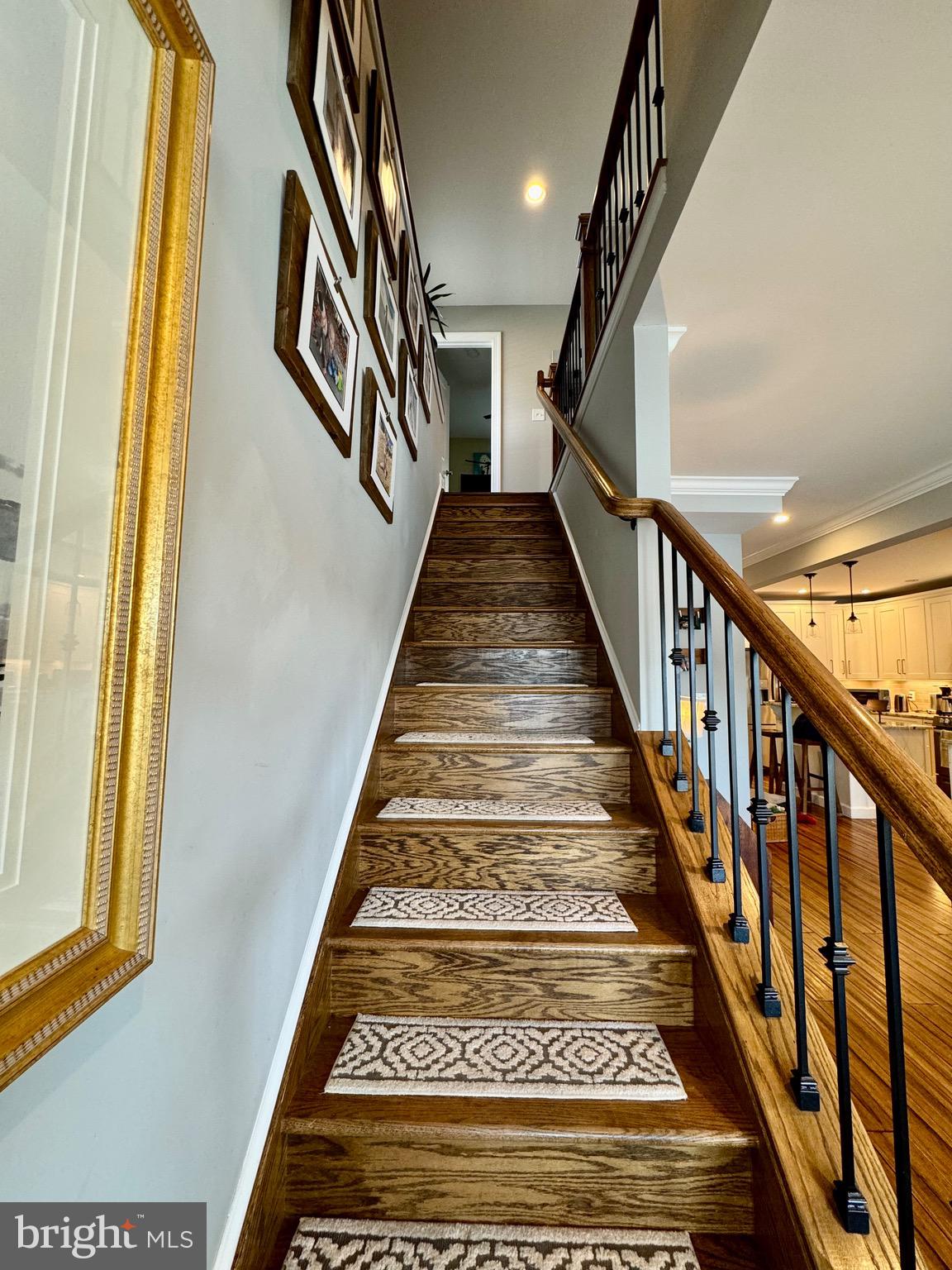 336 Riverside Drive Pasadena, MD 21122 - Photo 18 of 39 Stairwell