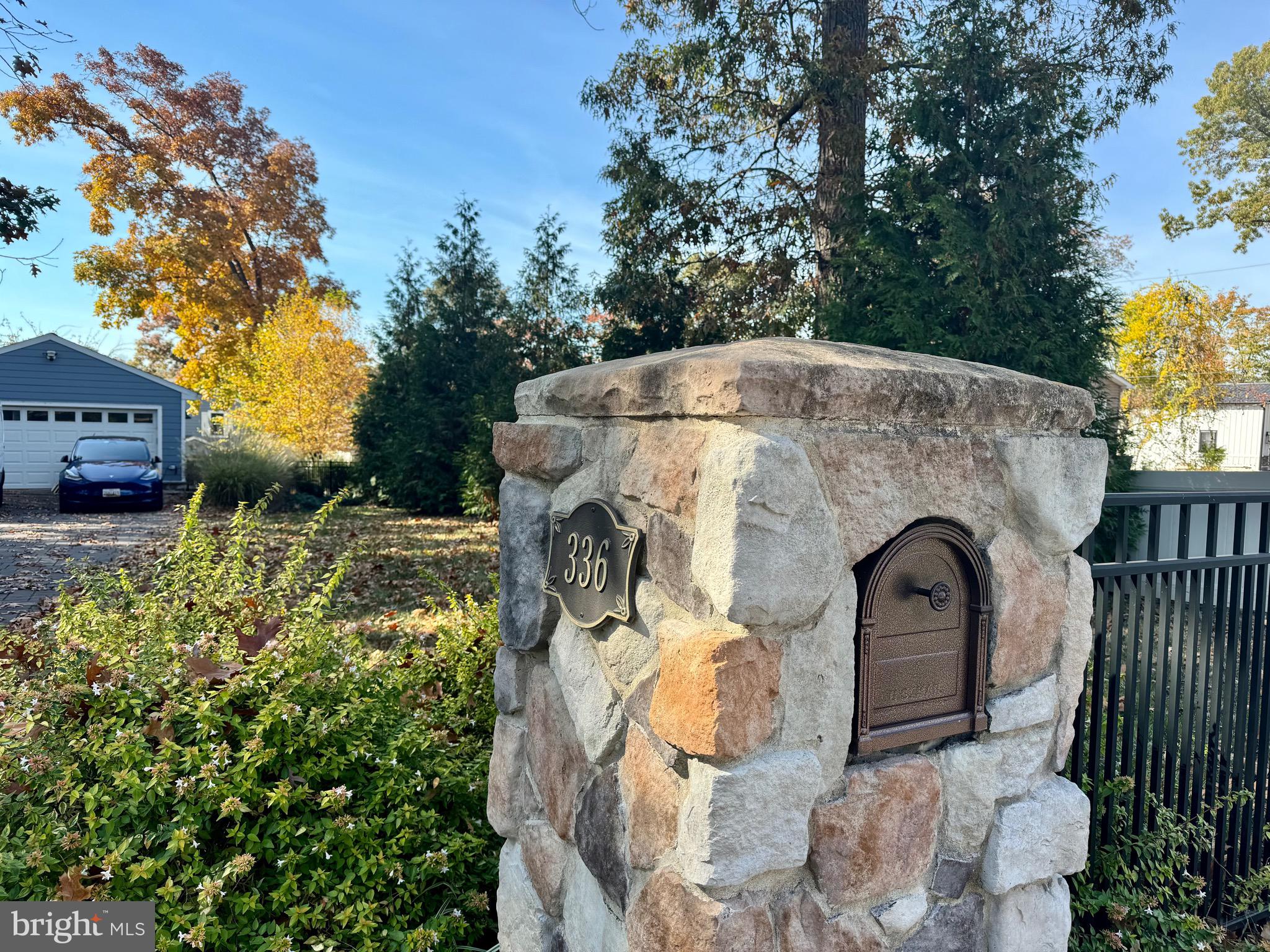 336 Riverside Drive Pasadena, MD 21122 - Photo 38 of 39 Entry to driveway of property, Part of garage