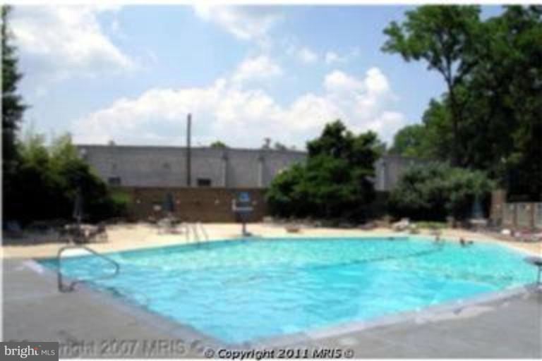 5101 River Road, Unit 1112 Bethesda, MD 20816 - Photo 14 of 18 Swimming Pool