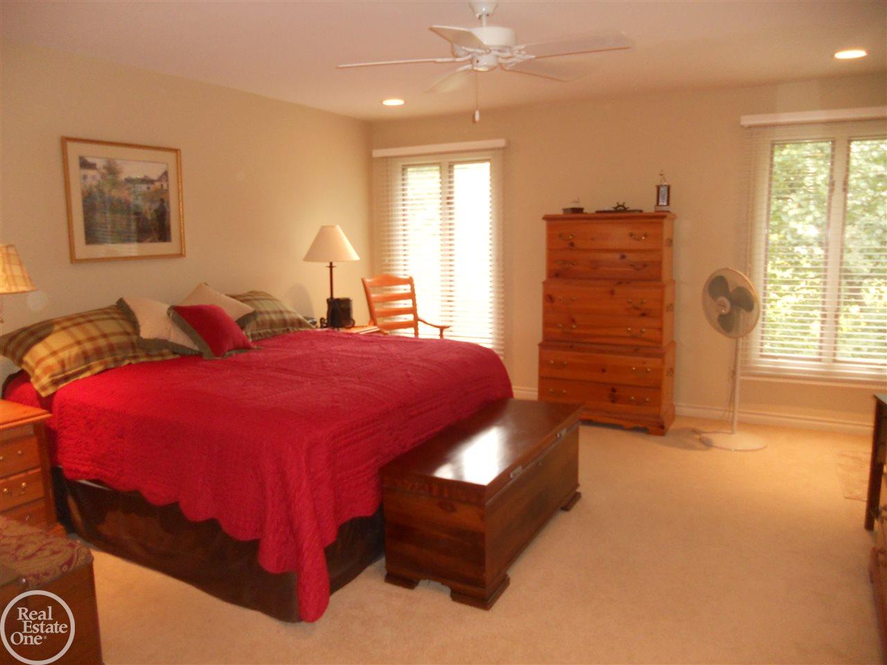 966 Golfview Court Rochester, MI 48307 - Photo 16 of 35 Master Bedroom