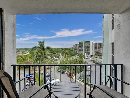 $289,000 | 200 Leslie Drive, Unit 723, Hallandale Beach, FL 33009