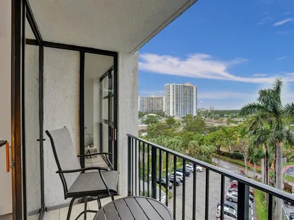 $289,000 | 200 Leslie Drive, Unit 723, Hallandale Beach, FL 33009