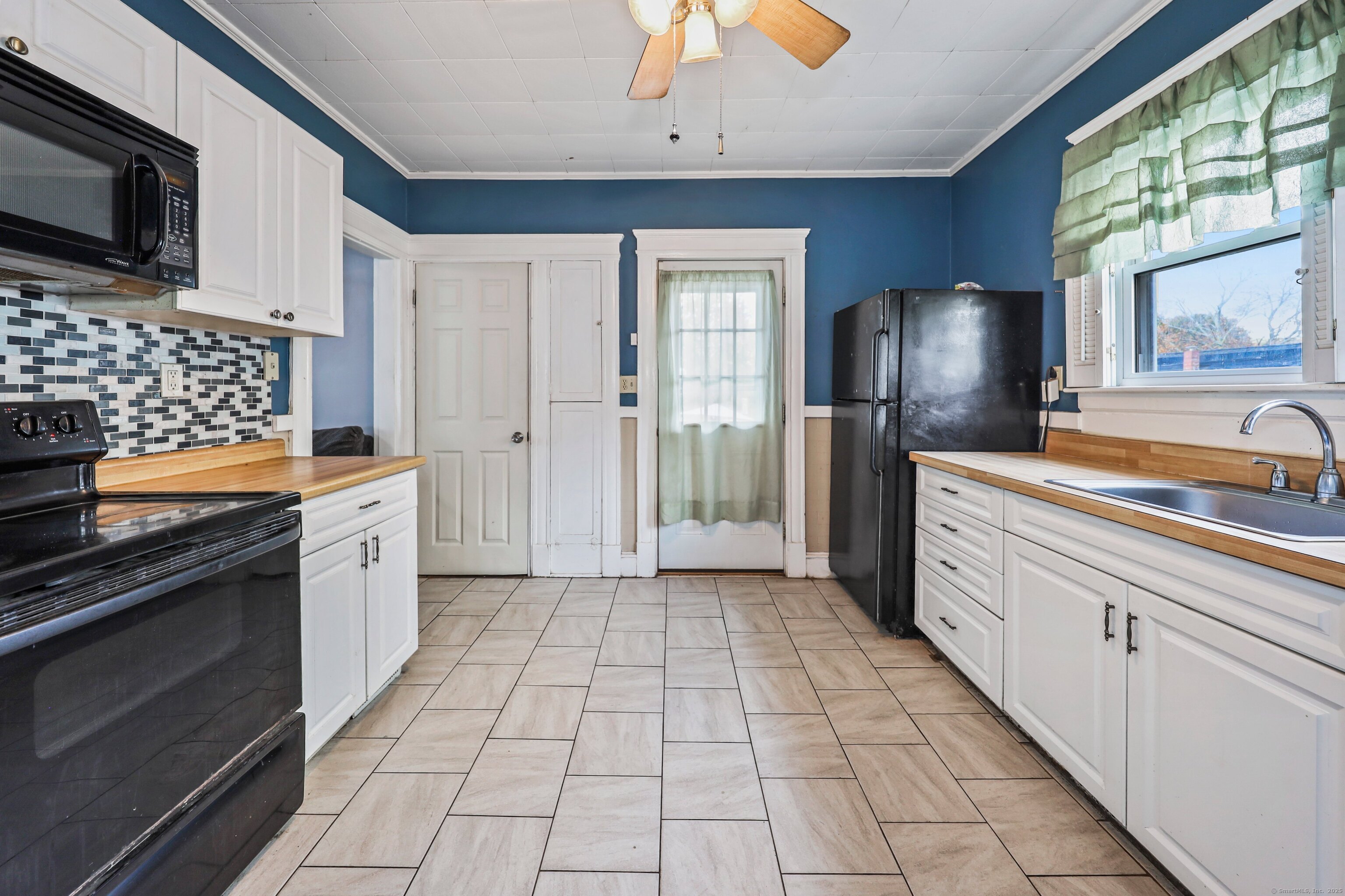 263 Atwood Avenue Waterbury, CT 06705 - Photo 12 of 36