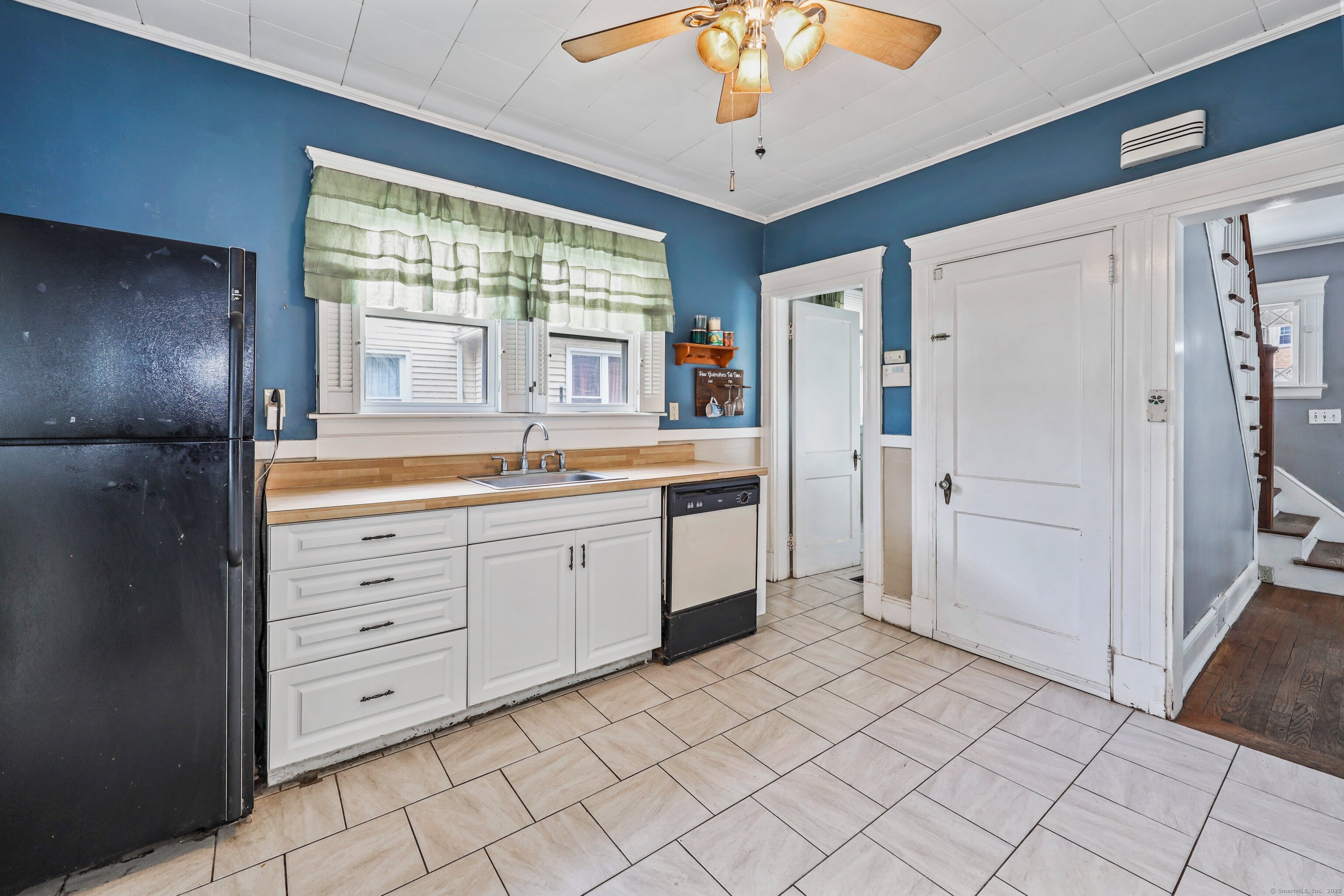 263 Atwood Avenue Waterbury, CT 06705 - Photo 13 of 36