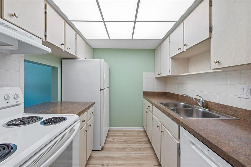9 Quails Run Boulevard, Unit 9 Englewood, FL 34223 - Photo 9 of 42 a kitchen that has a sink and a stove