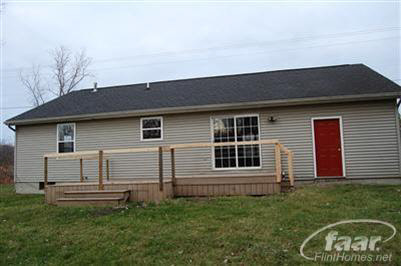 13426 North Road Fenton, MI 48430 - Photo 2 of 7 20165811-1.JPG