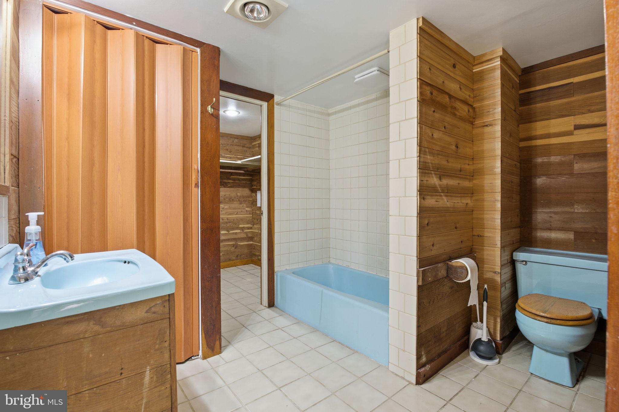 362 Severn Road Annapolis, MD 21401 - Photo 30 of 42 Charming vintage bathroom retreat.