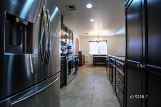 1000 West Iowa Avenue Ridgecrest, CA 93555 - Photo 7 of 32 a kitchen with refrigerator and windows