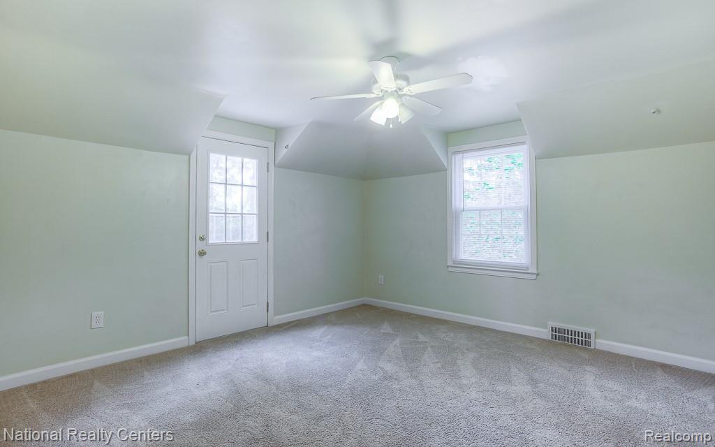 21515 Farmington Road Farmington Hills, MI 48335 - Photo 17 of 26