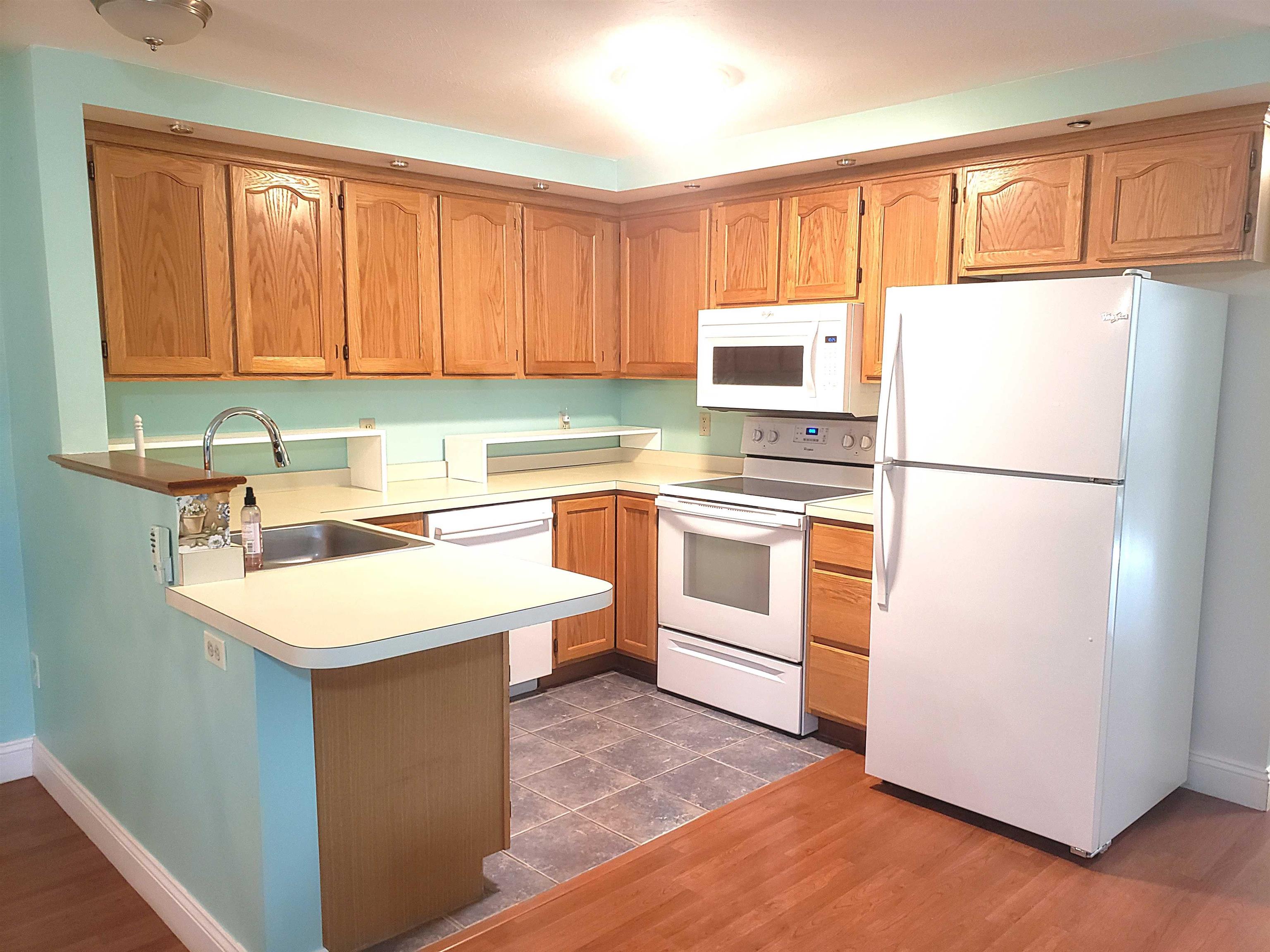 491 Mammoth Road, Unit 24 Londonderry, NH 03053 - Photo 10 of 29 Gallery Image 10